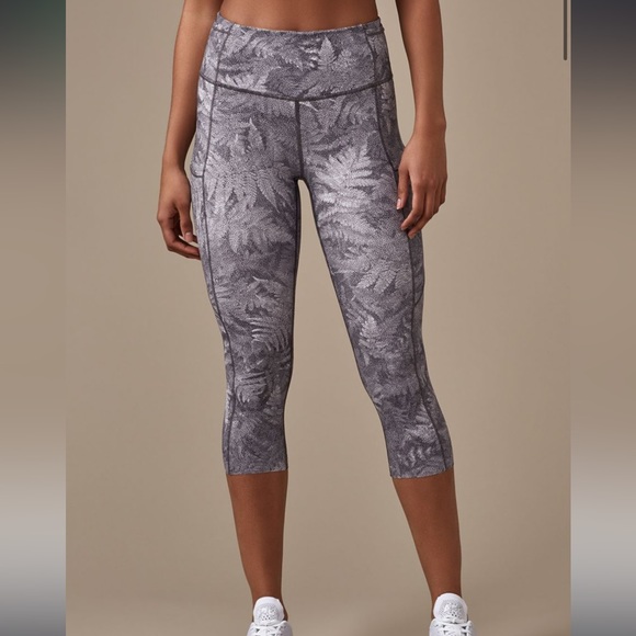 Lululemon Fast & Free Crop size 6
Kindred Spirit Alpine White Multi - Picture 10 of 16